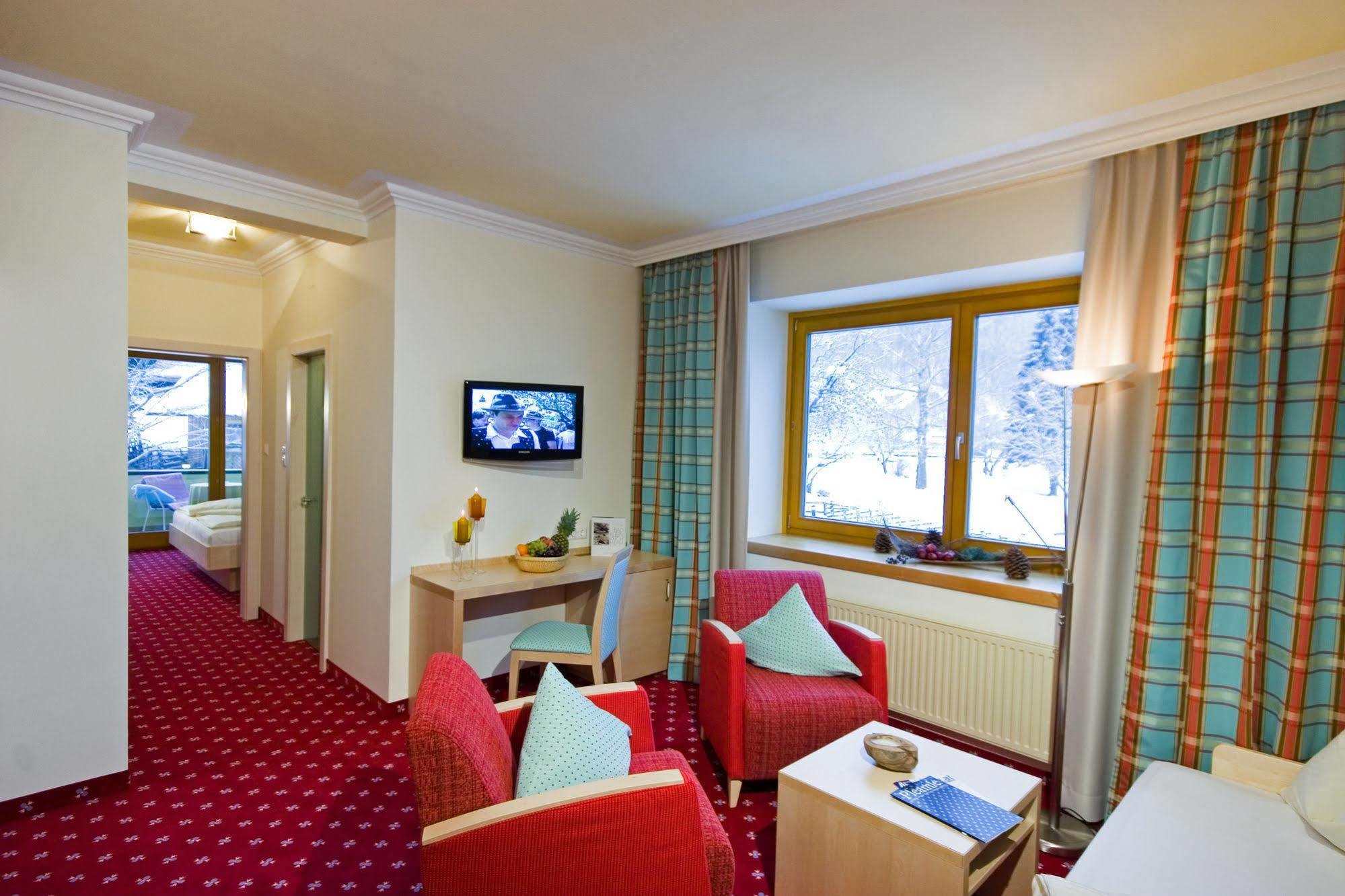 Family & Sporthotel Kaerntnerhof Bad Kleinkirchheim Exterior foto