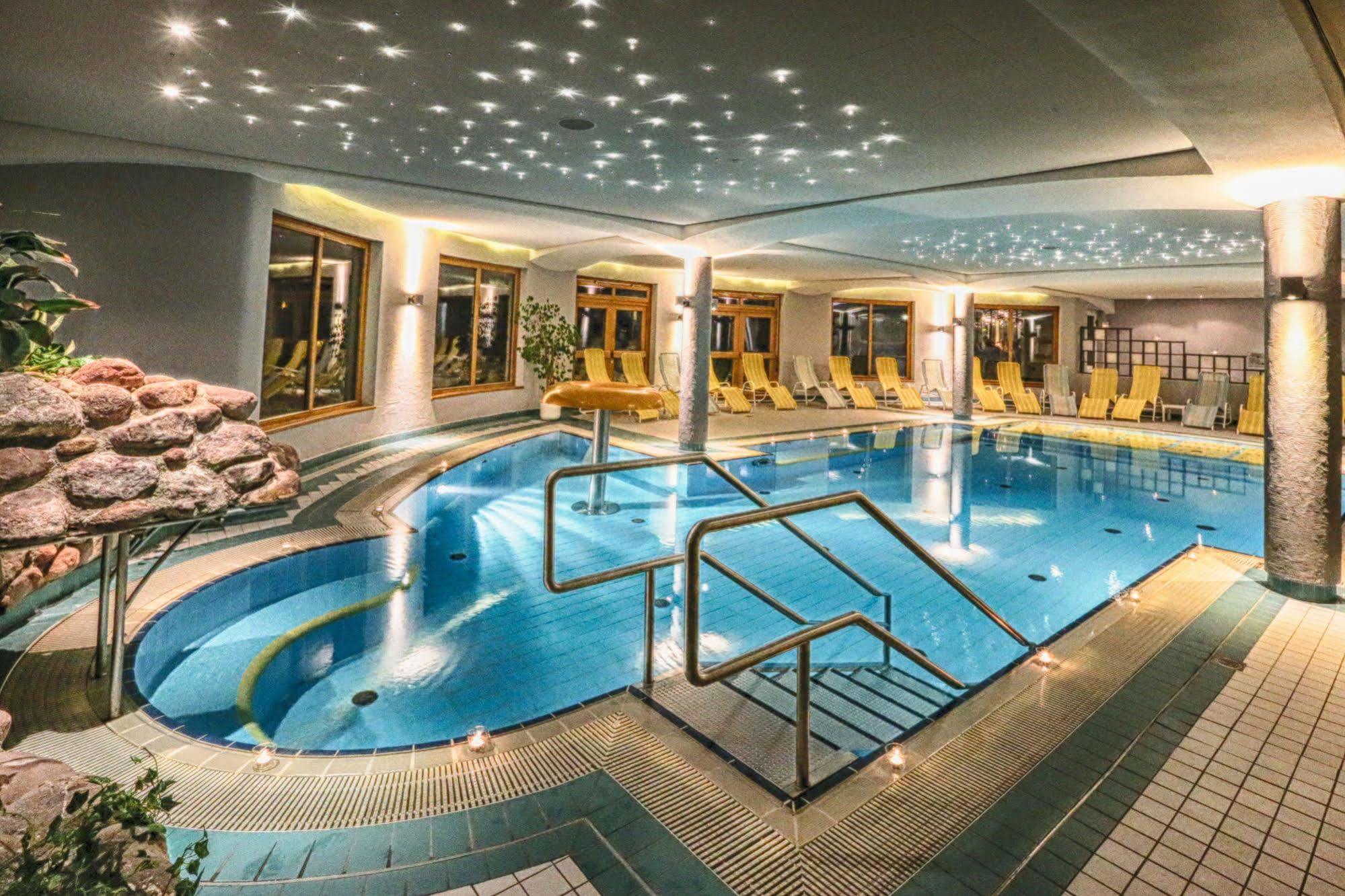 Family & Sporthotel Kaerntnerhof Bad Kleinkirchheim Exterior foto